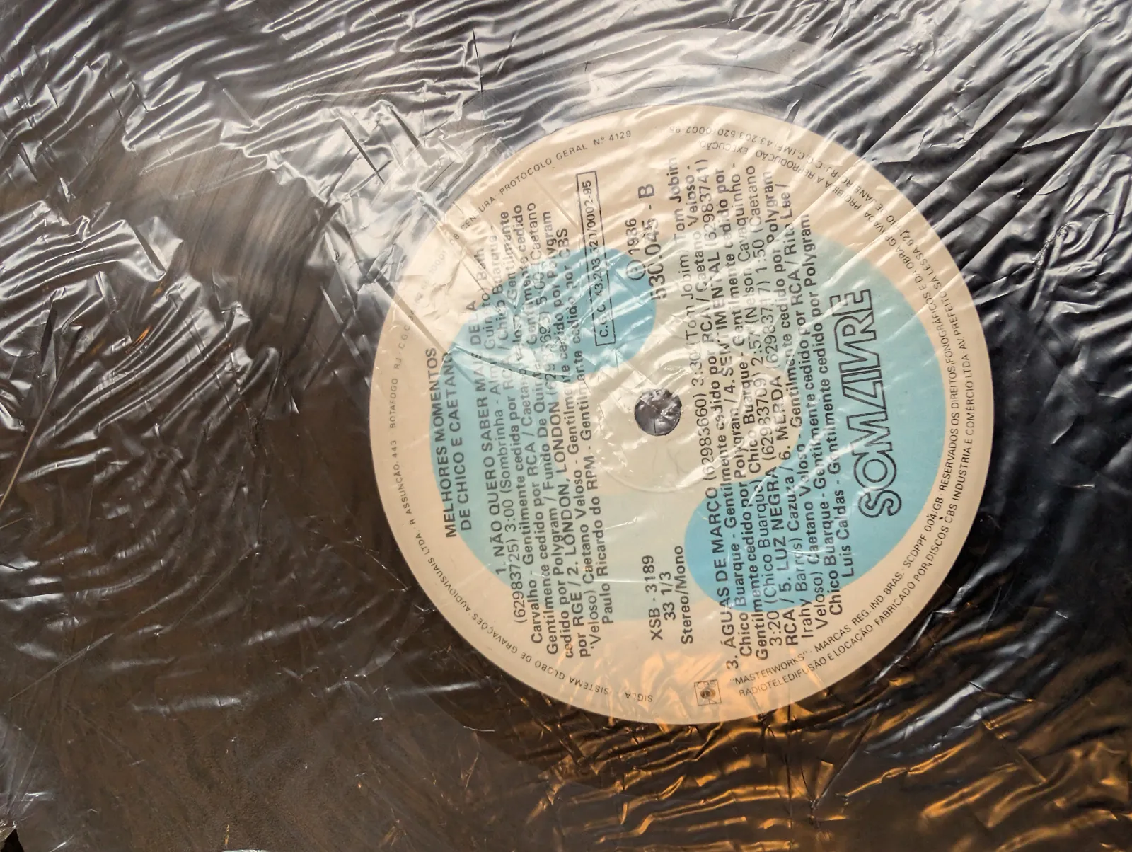 Chico Buarque & Caetano Veloso — Melhores Momentos de Chico & Caetano ao Vivo, label-b