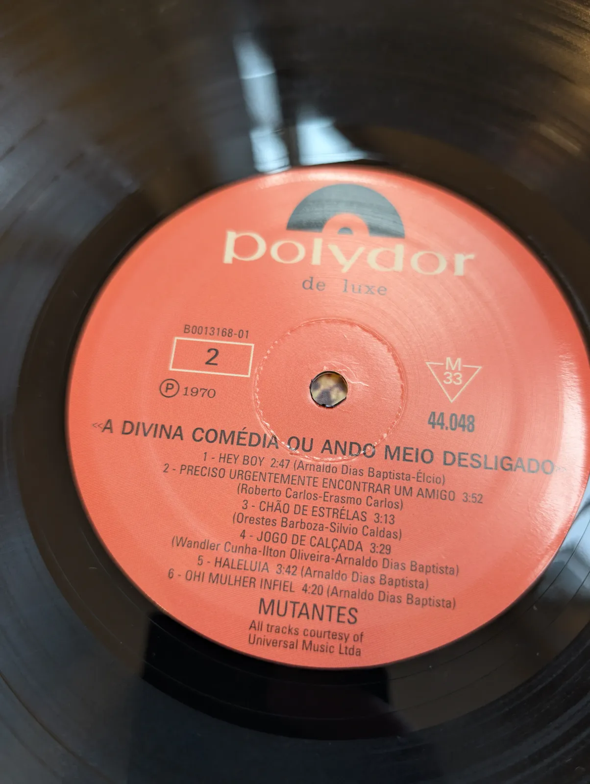 Os Mutantes — A Divina Comédia ou Ando Meio Desligado, label-b