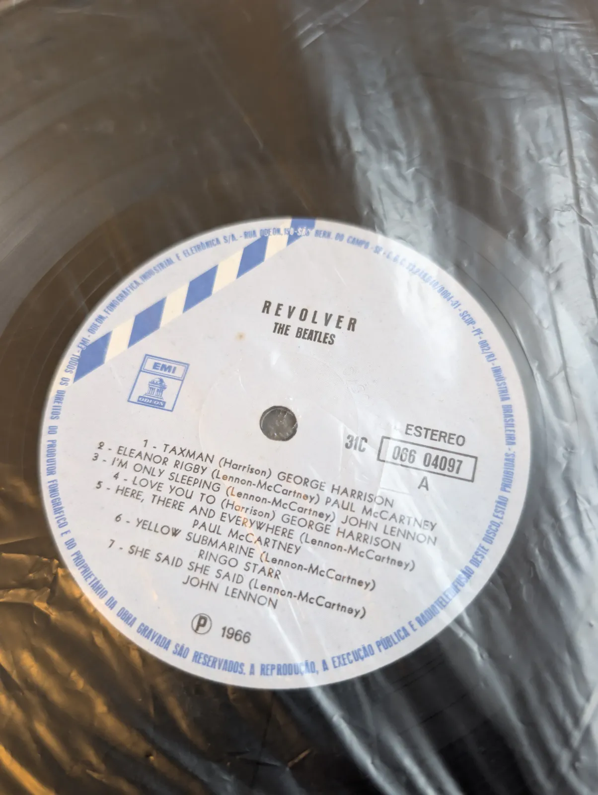 The Beatles — Revolver, label-a