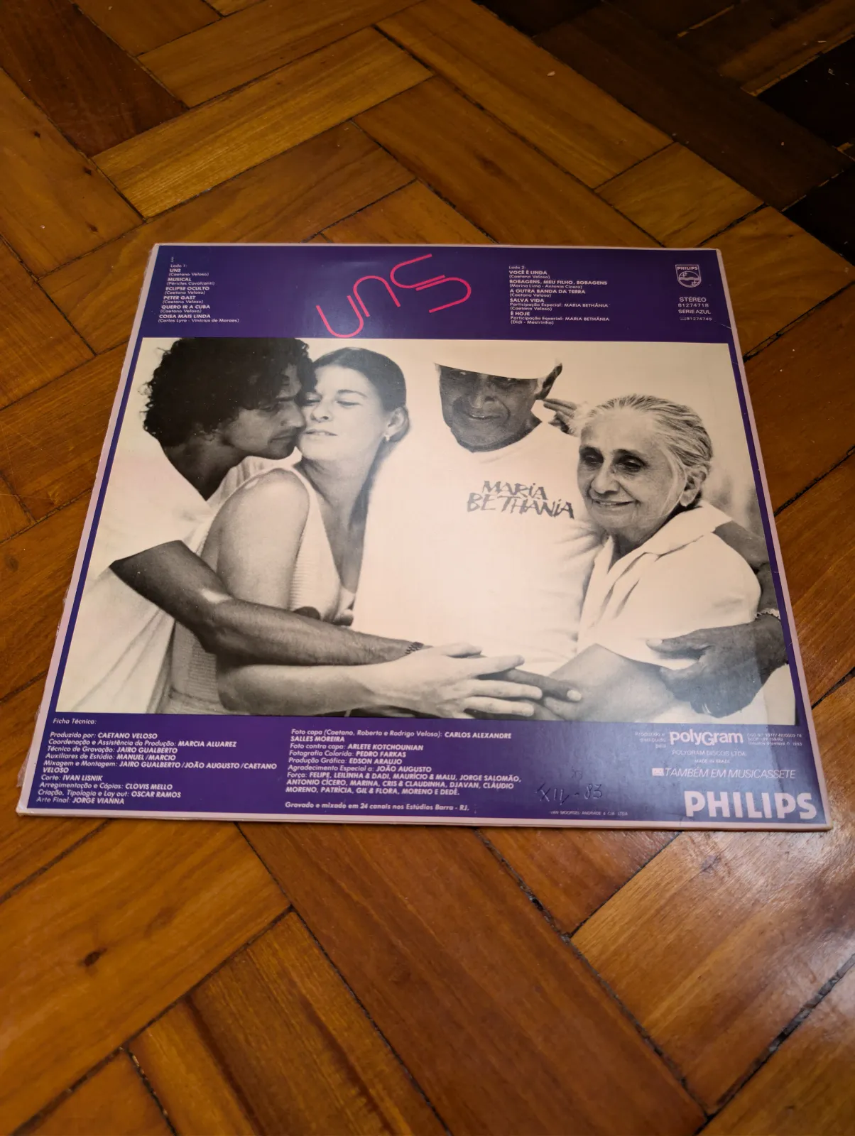 Caetano Veloso — Uns, back
