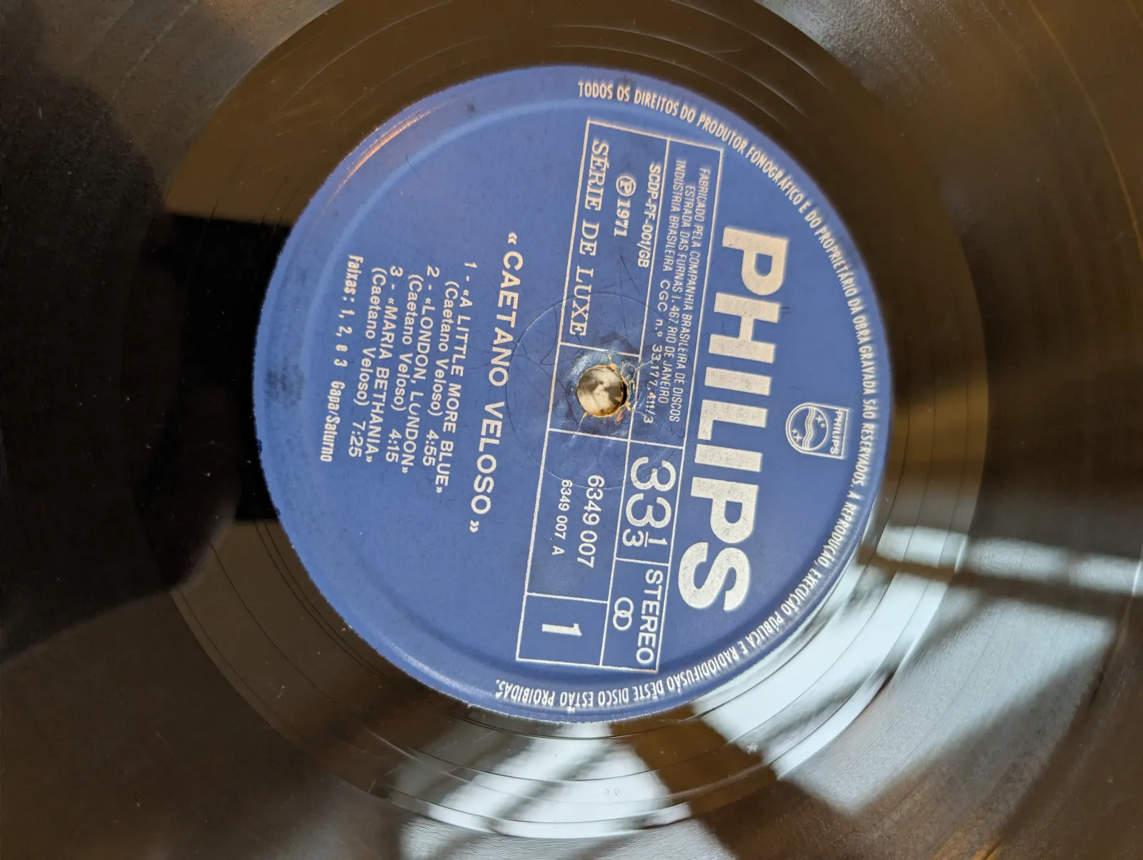 Caetano Veloso — Uns, label-a