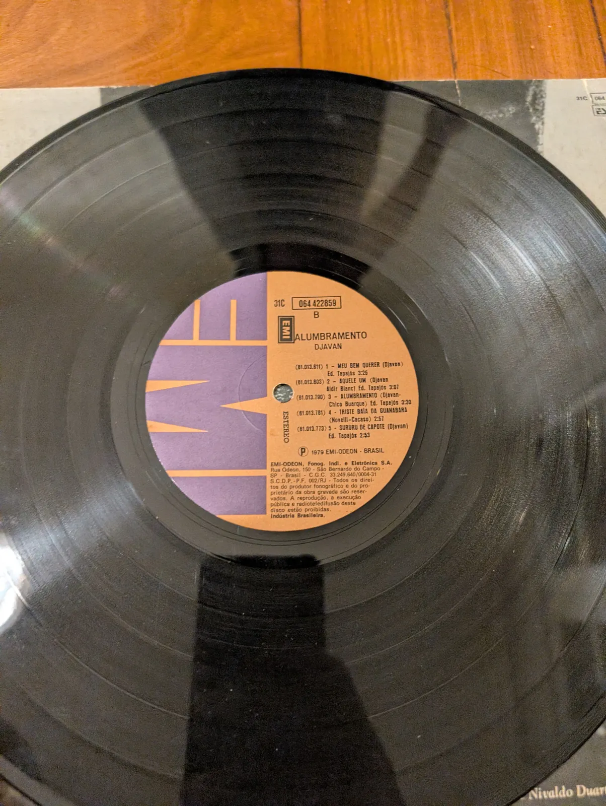 Djavan — Alumbramento, label-b