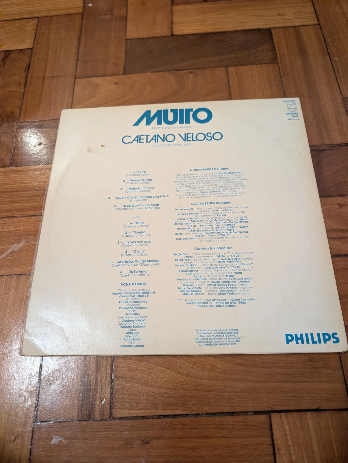 Caetano Veloso — Muito (Dentro da Estrela Azulada), back