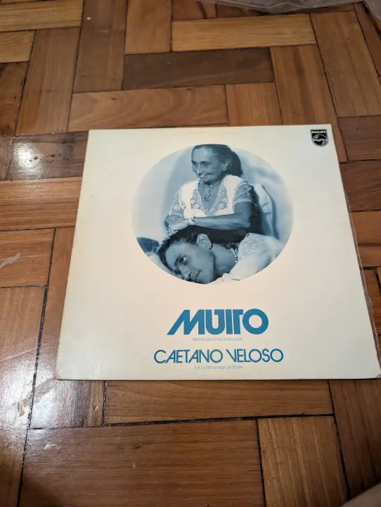Caetano Veloso — Muito (Dentro da Estrela Azulada), front