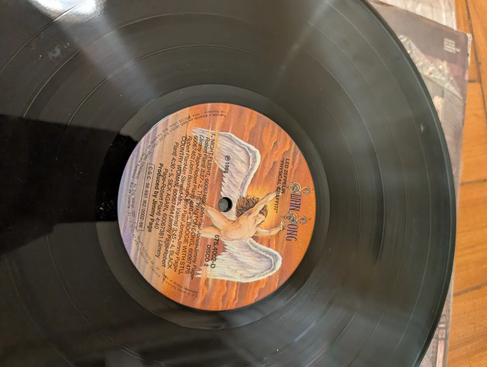 Led Zeppelin — Physical Graffiti, label-d